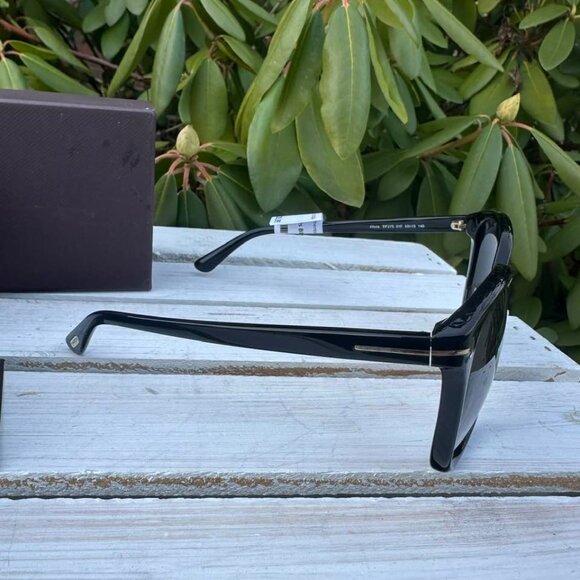 Tom Ford Alicia Cat-Eye Gradient-Lens Sunglasses with Case - Picture 3 of 3